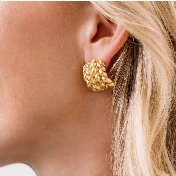 SUSAN SHAW Gold Sculptural Textured Earrings - Picture 4 of 4